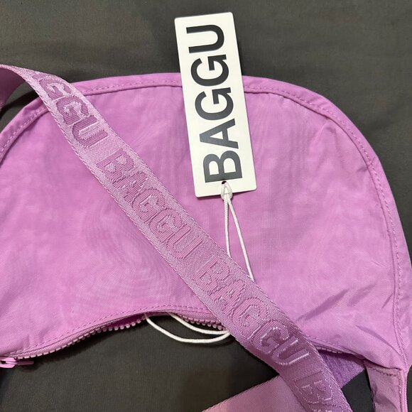 BAGGU Small Nylon Crescent Bag in Peony Pink! - Picture 7 of 10